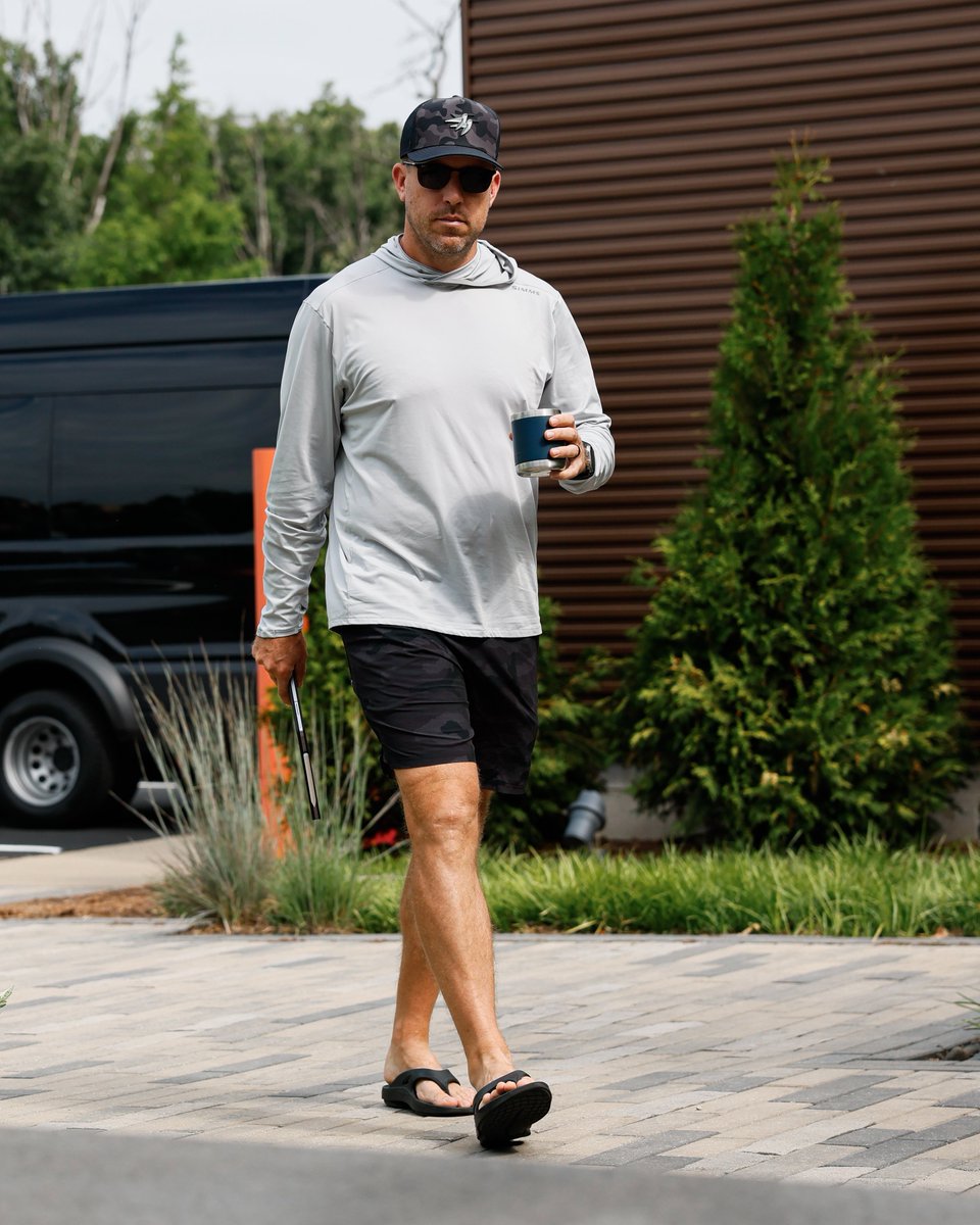 ChicagoBears's tweet photo. QBs reporting for duty 🫡 https://t.co/ZmAy2ZIFnu