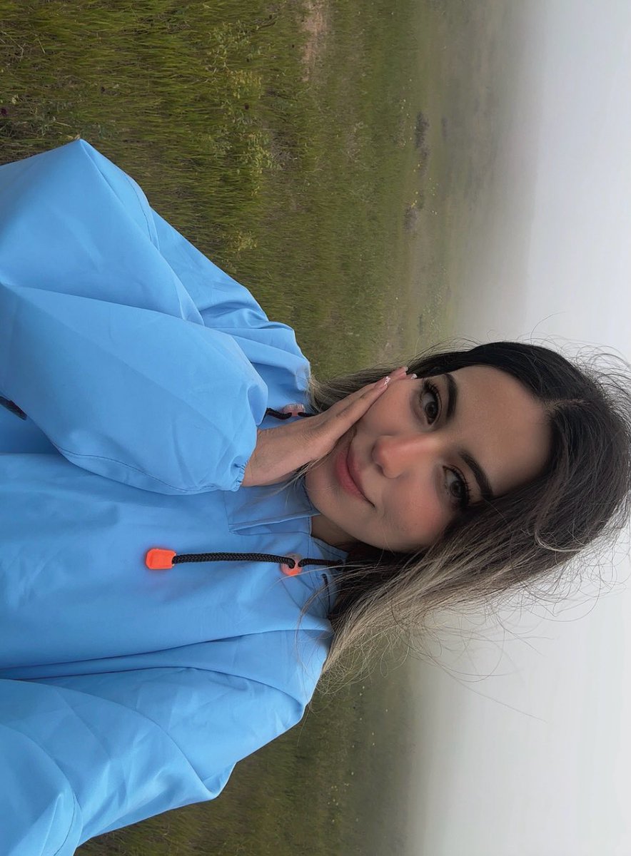 hania tweet media