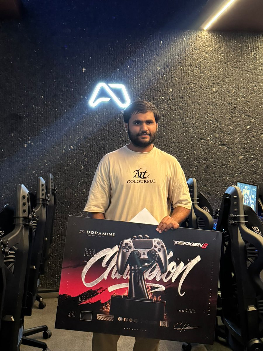 Muhamma86160284's tweet photo. Alhamdulillah today I win Tekken Tournament from UAE 🇦🇪

@THEJON07 @QasimMeer3 @KashifRasheedPK @Ryuk_Leonidas @Tk_Malikash @TKAhsanAli @Bawaqar_Haider https://t.co/ZELWJZ4iBn