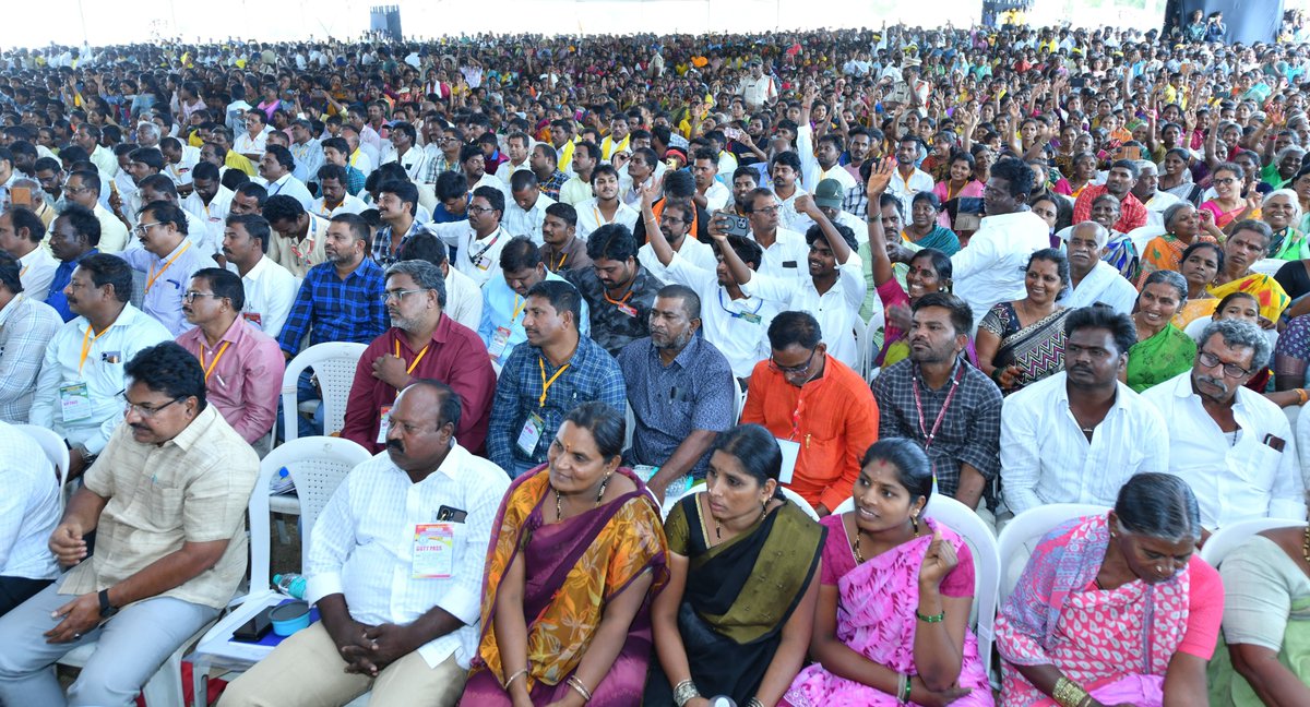 ncbn's tweet photo. కర్నూలు జిల్లా ఆస్పరిలో ఈ రోజు సంజీవని కార్యక్రమంలో పాల్గొన్నాను. ప్రజారోగ్య భద్రతే ధ్యేయంగా ఆగస్టు నుంచి రాష్ట్రవ్యాప్తంగా సంజీవని పథకాన్ని అందుబాటులోకి తీసుకువస్తున్నాం. రాష్ట్రంలో ప్రతి ఒక్కరికీ డిజిటల్ హెల్త్ ప్రొఫైల్ తయారు చేసి...ప్రిడిక్టివ్, ప్రివెంటివ్, క్యూరేటివ్ విధానంలో సమర్థవంతమైన వైద్యాన్ని అందిస్తాం. ప్రజారోగ్యం కోసం ప్రభుత్వం తీసుకువస్తున్న కార్యక్రమాలను ఉపయోగించుకోవాలని....ఆరోగ్య పరిరక్షణ అనేది ప్రతి ఒక్కరి బాధ్యత అని....ప్రజలు కూడా ఉత్తమ ఆరోగ్య విధానాలతో ఆరోగ్యాంధ్రప్రదేశ్ కోసం అడుగేయాలని కోరుతున్నాను.
#Sanjeevani