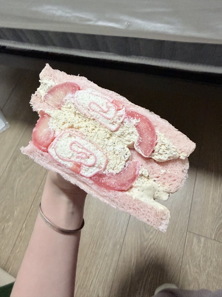_QWQ_0531's tweet photo. 🥪 https://t.co/LE4Egy0SfY