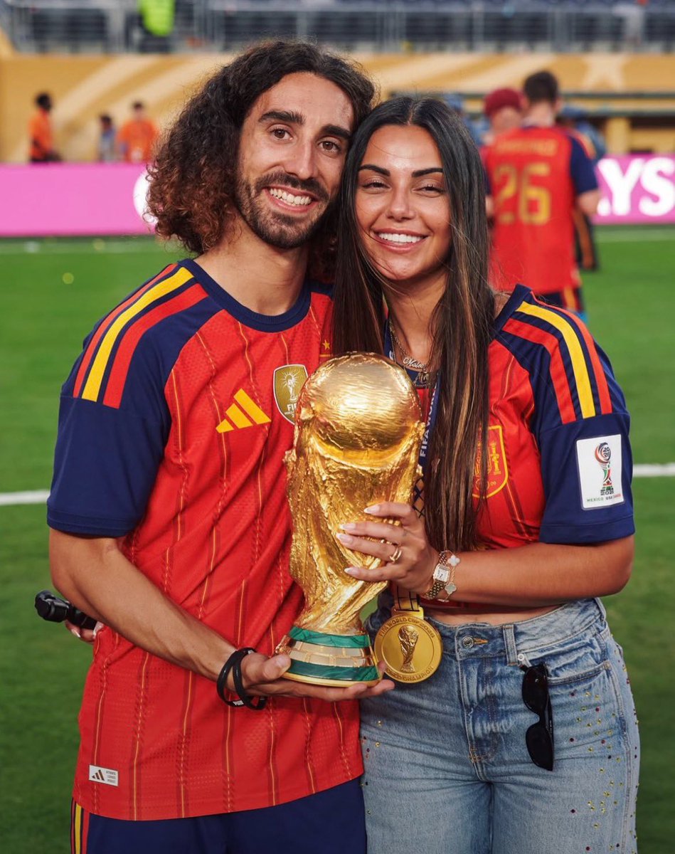 FaikeJstce's tweet photo. :)! #Isn’t he already married with a #beautiful wife, &amp; kids @cucurella3? Everyone 
❤️💕Marc #bcz they saw when #Messi tried to  get the #referee to unfairly remove him:). https://t.co/df28ioTbCl