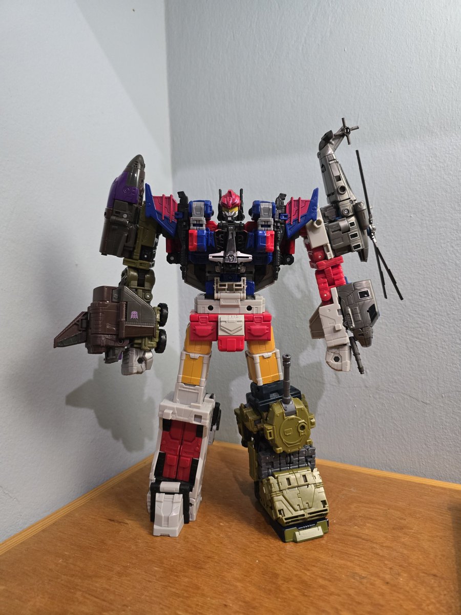 TFHypeGuy's tweet photo. SDCC NOTES! 

Pay Attention folks, it's time for class, here's the notes from this year's SDCC!

-No Nexus Frame was planned, nor has been figured out, after feedback they are considering making one.

-AOE Crosshairs incoming 

-More MTO and a HASLAB coming SOON (Huge Product) https://t.co/bSNayMN8Pr