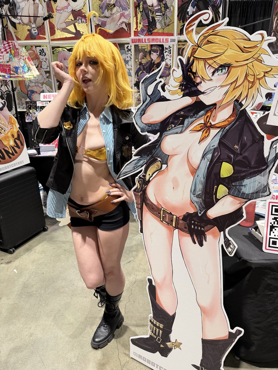 poppasmurf82's tweet photo. OMG 2 sexy dokis #dokispotted
Booth 128 Offkai https://t.co/wkiOvcu4iE