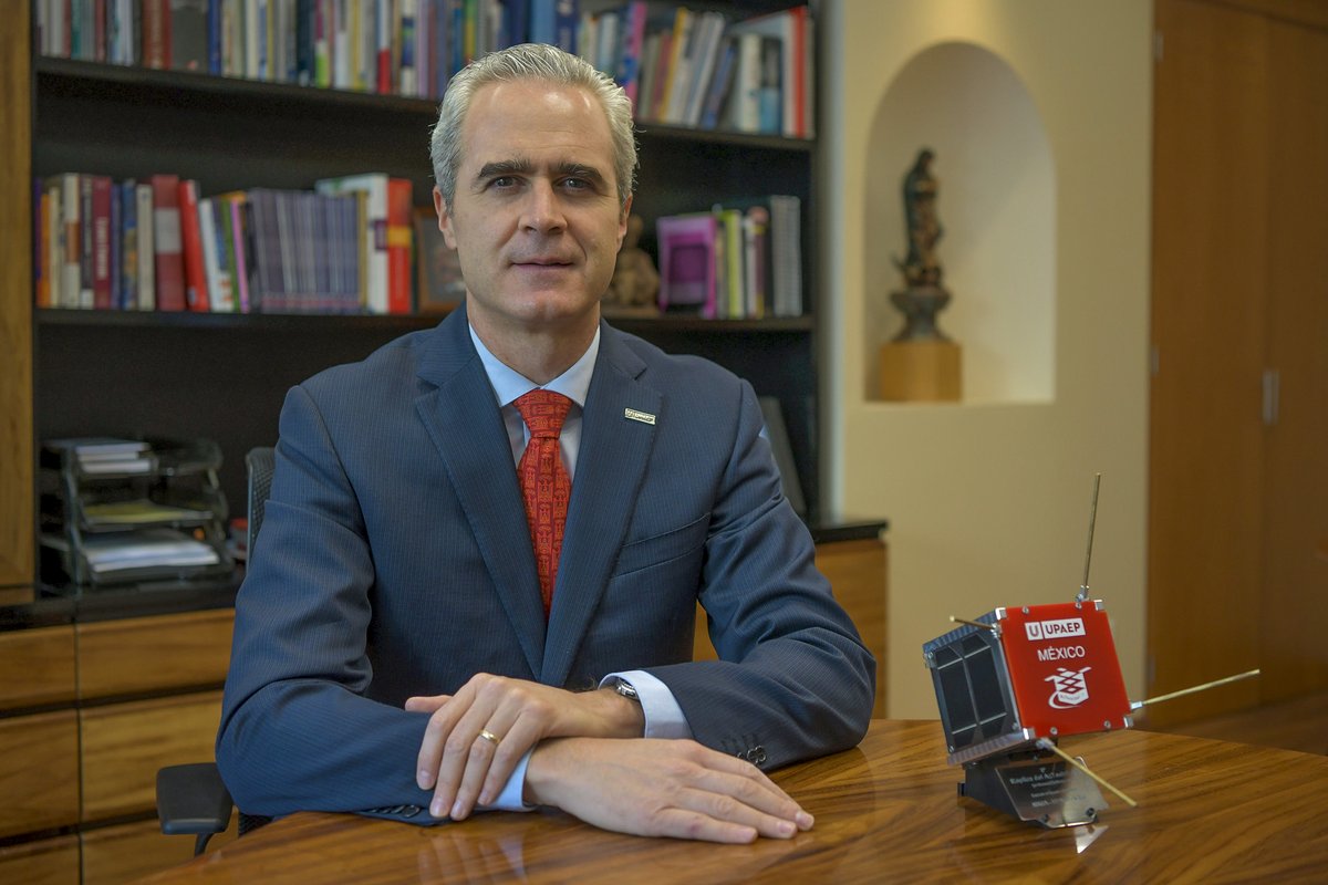 RectorUPAEP's tweet photo. El día que tocamos las estrellas, uno de los momentos que se quedará para siempre en mi meoria. El proyecto AzTechSat demostró de lo que es capaz nuestra comunidad cuando el talento y la audacia se unen. Mi más profunda gratitud y reconocimiento a los estudiantes, profesores e investigadores que hicieron posible este hito histórico. Gracias por atreverse a soñar en grande y poner el nombre de nuestra universidad en lo más alto. 🌌🚀