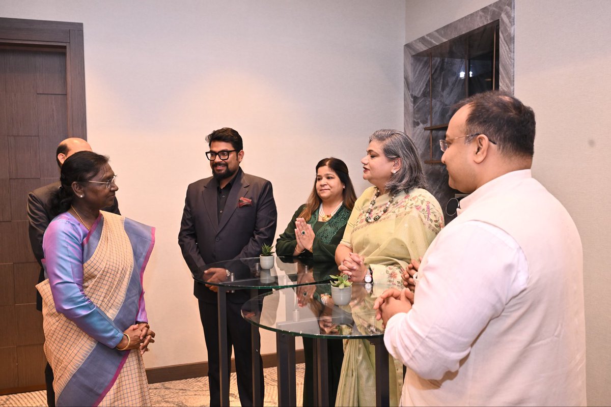Rajat_ja's tweet photo. Proud to have been part of the business delegation to Romania led by the Hon’ble President of India @rashtrapatibhvn. It was an honour to meet the President of Romania and discuss opportunities for expansion in Europe alongside India’s Ministers of State. @SunfoxTech @startupindia @ficci_india