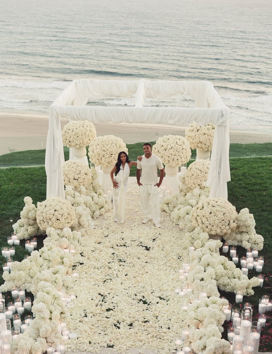 AthleteVanity's tweet photo. 🥹❤️💍 https://t.co/8Pu04wWEPz