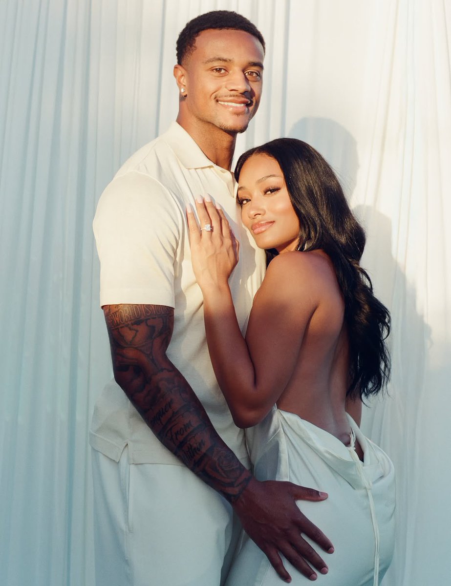 AthleteVanity's tweet photo. 🥹❤️💍 https://t.co/8Pu04wWEPz