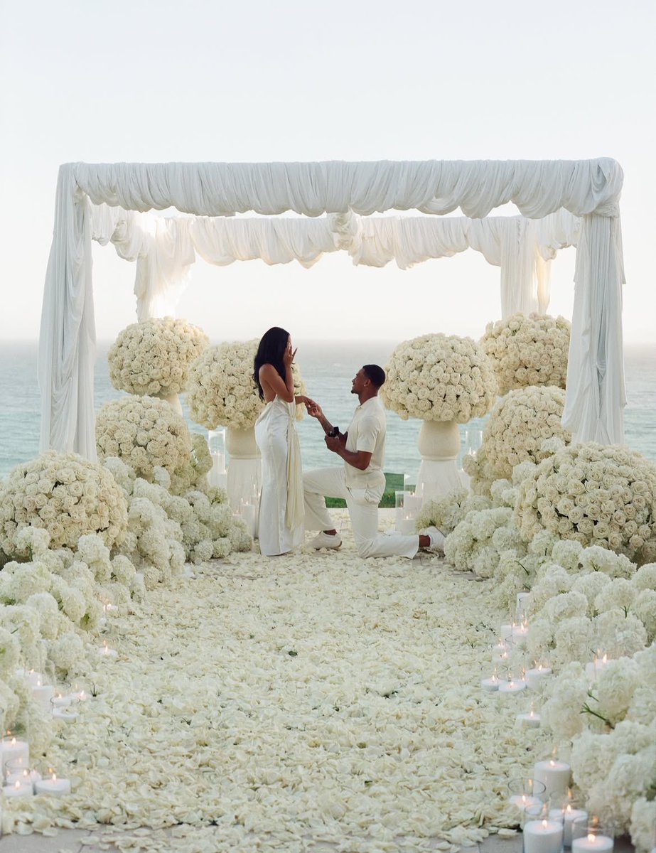 AthleteVanity's tweet photo. 🥹❤️💍 https://t.co/8Pu04wWEPz