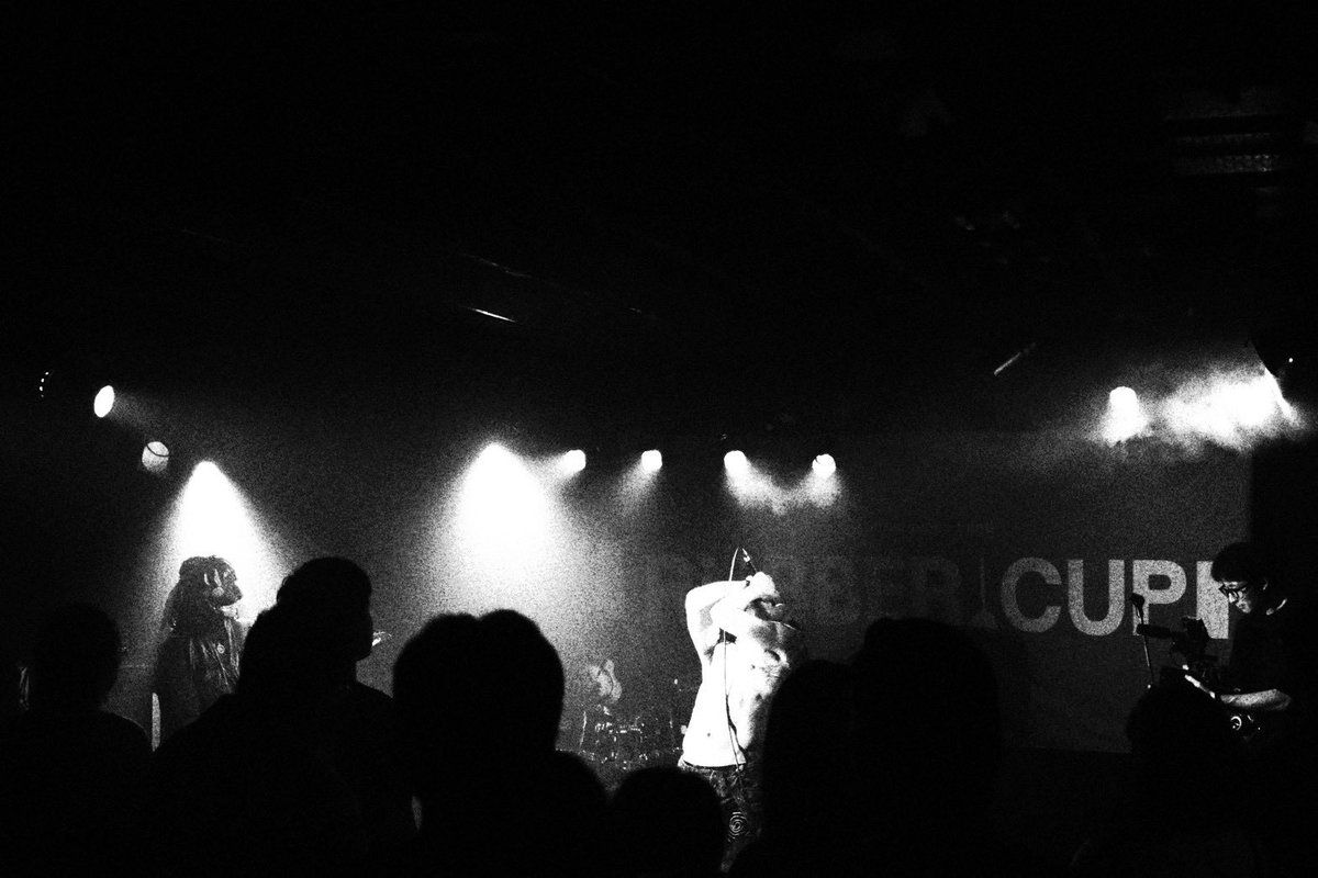 ss_7x14's tweet photo. RUBBER CUP初ワンマンライブ足を運んでくれた方々、本当にありがとうございました!
フロントヘッドはみんなで落書きしました
精進します!
📷 Instagram→@ yasashii_kudamono
#RUBBERCUP #promarksticks #evansheads https://t.co/iWFop8Ovi7
