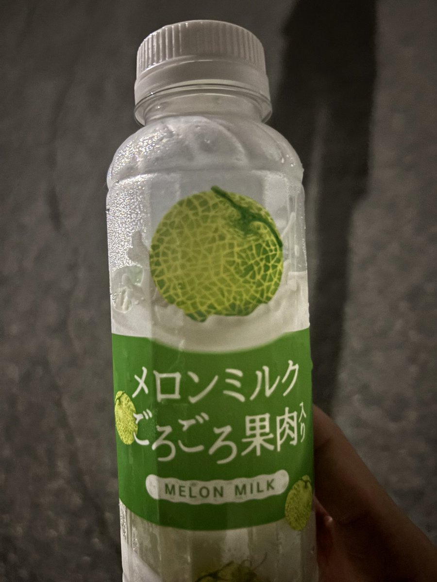 miyabi____sp's tweet photo. 猫にビビられお目当ての商品もありませんでした https://t.co/7N1VuJr5UD