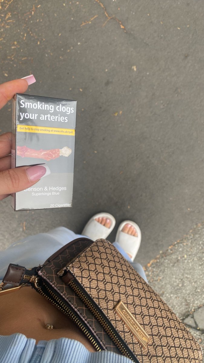 MissRed66x's tweet photo. Reimburse my cigarettes pigs https://t.co/Bl8Mc0OeYY