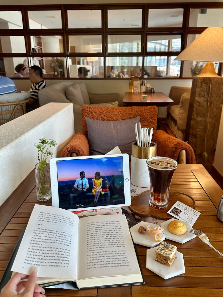Stephan14398771's tweet photo. When work screen freezes but my coffee’s hot and my thoughts are in the weekend—perfect midday pause. https://t.co/6Jz8betwUh