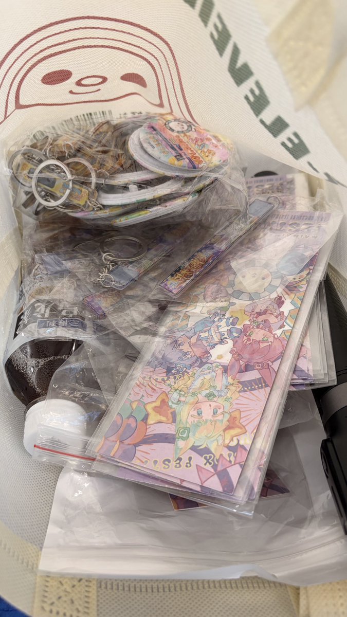 HorieAkane's tweet photo. 今日ファンとReMiRiAさんに贈ったプレゼント🥹想いが届きますように https://t.co/vJMwAzUcM6