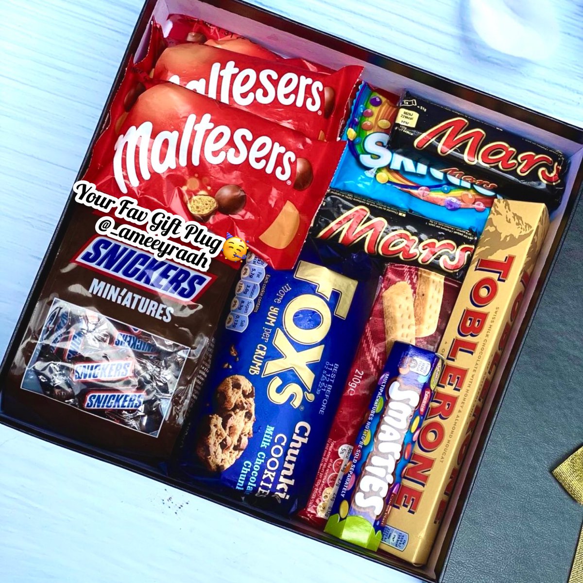 _ameeyraah's tweet photo. Dear men, August 1st is almost here😍

If you have a girlfriend who has been supportive, patient, and always there for you, don’t let the day pass without getting her something thoughtful. It doesn’t have to be the most expensive gift the fact that you remembered her is what she’ll cherish most. 

You can also give her atleast one of these chocolates boxes!!!

Price: 5k🌚