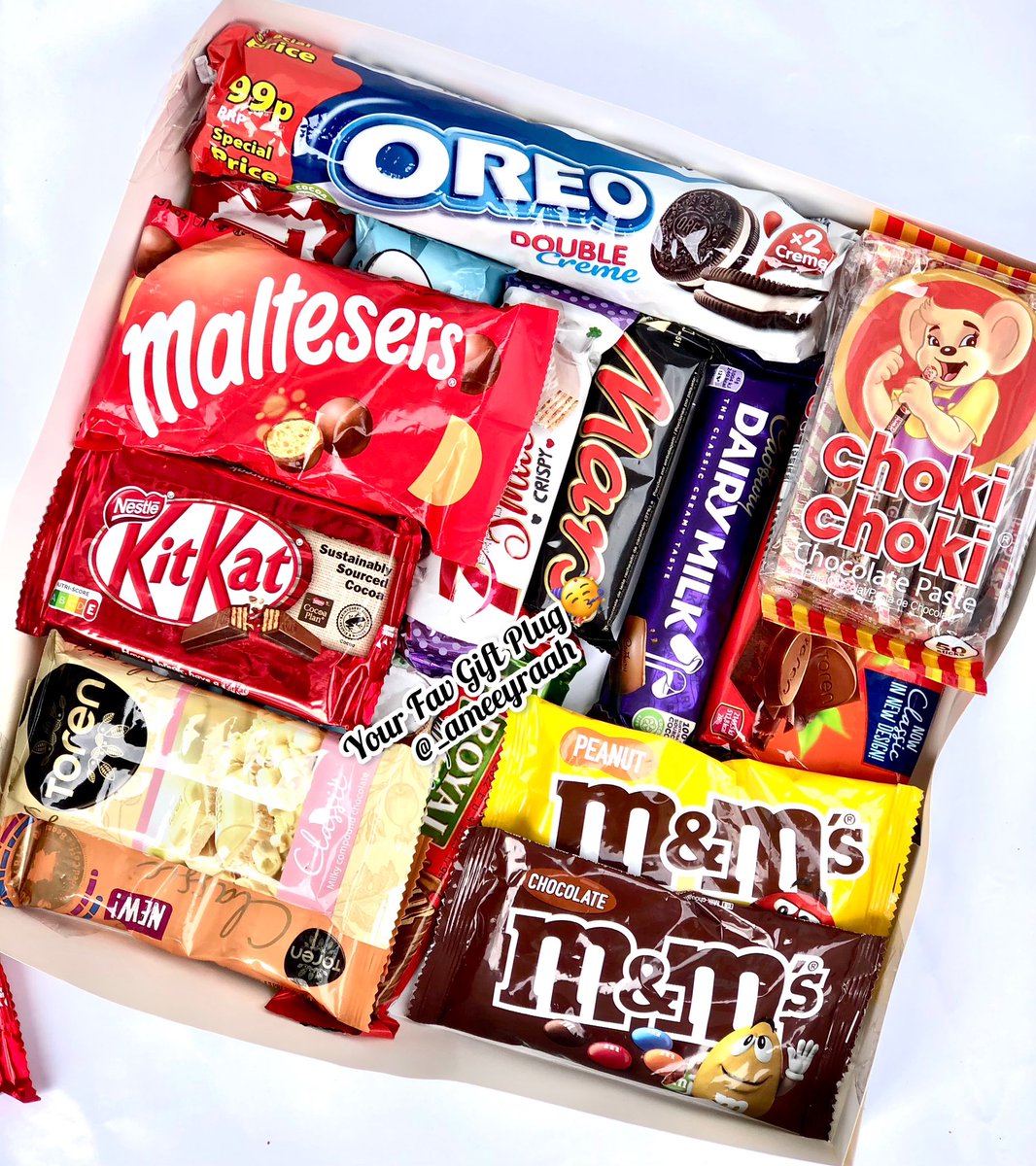 _ameeyraah's tweet photo. Dear men, August 1st is almost here😍

If you have a girlfriend who has been supportive, patient, and always there for you, don’t let the day pass without getting her something thoughtful. It doesn’t have to be the most expensive gift the fact that you remembered her is what she’ll cherish most. 

You can also give her atleast one of these chocolates boxes!!!

Price: 5k🌚