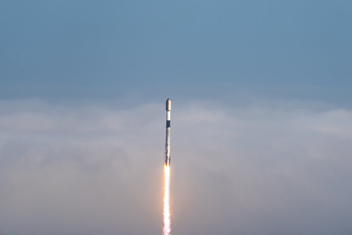 SpaceX's tweet photo. Falcon 9 launches 24 @Starlink satellites from California https://t.co/JQp3B5MAfA