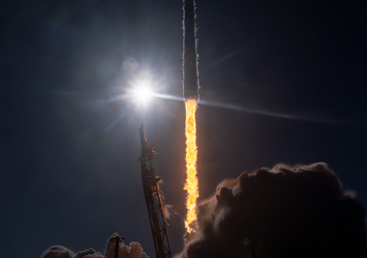 SpaceX's tweet photo. Falcon 9 launches 24 @Starlink satellites from California https://t.co/JQp3B5MAfA