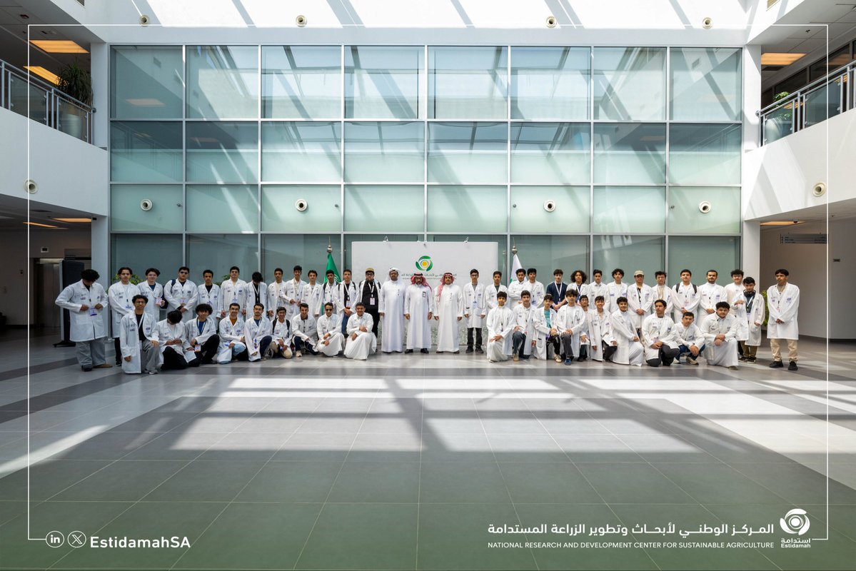 EstidamahSA's tweet photo. استقبل #مركز_استدامة 94 طالبًا وطالبة من المشاركين في برنامج #موهبة_البحثي_الإثرائي 2026 ضمن #أكاديمية_32 بـ #كاكست، في زيارة معرفية للاطلاع على منظومة الابتكار الزراعي بالمركز، والتعرف على التقنيات الحديثة والأبحاث التطبيقية التي تسهم في تطوير حلول مبتكرة تدعم مستقبل الزراعة المستدامة، وتعزيز مسارات نقل المعرفة والابتكار وفق رؤية 2030