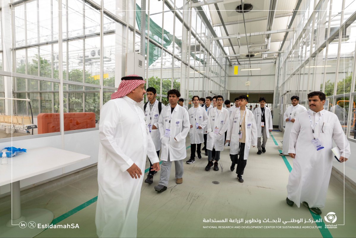EstidamahSA's tweet photo. استقبل #مركز_استدامة 94 طالبًا وطالبة من المشاركين في برنامج #موهبة_البحثي_الإثرائي 2026 ضمن #أكاديمية_32 بـ #كاكست، في زيارة معرفية للاطلاع على منظومة الابتكار الزراعي بالمركز، والتعرف على التقنيات الحديثة والأبحاث التطبيقية التي تسهم في تطوير حلول مبتكرة تدعم مستقبل الزراعة المستدامة، وتعزيز مسارات نقل المعرفة والابتكار وفق رؤية 2030