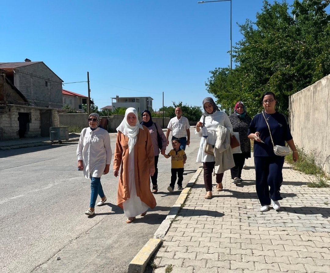 ipekyoluakkdn's tweet photo. 📍YALI MAHALLESİ 
İpekyolu İlçe Başkanımız Sayın @YavuzKusanVan, öncülüğünde; Ana Kademe, Kadın Kolları ve Gençlik Kolları teşkilatlarımızla birlikte hane üye ziyaretlerimiz ve saha çalışmalarımızı gerçekleştirdik.
@tugbaisikercan @abuyukgumus @MustafaAlkayis @ArvasAbdulahat https://t.co/Dxva1Ts6LU