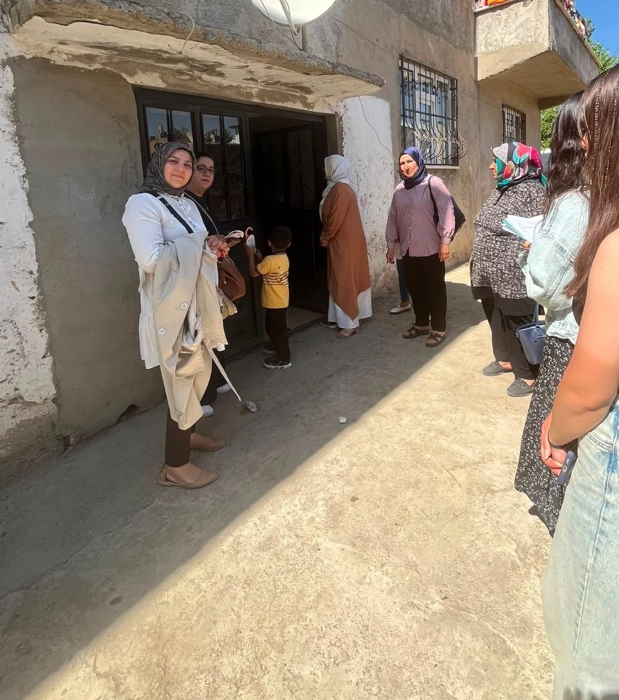 ipekyoluakkdn's tweet photo. 📍YALI MAHALLESİ 
İpekyolu İlçe Başkanımız Sayın @YavuzKusanVan, öncülüğünde; Ana Kademe, Kadın Kolları ve Gençlik Kolları teşkilatlarımızla birlikte hane üye ziyaretlerimiz ve saha çalışmalarımızı gerçekleştirdik.
@tugbaisikercan @abuyukgumus @MustafaAlkayis @ArvasAbdulahat https://t.co/Dxva1Ts6LU