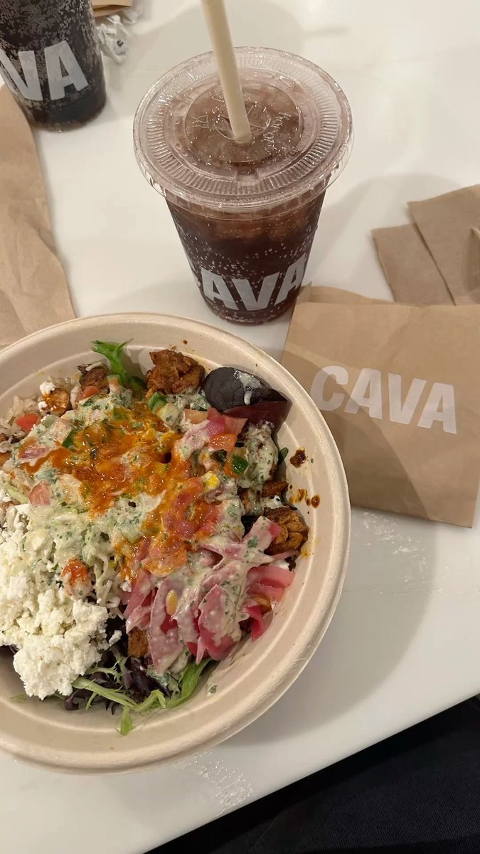 fienforko's tweet photo. i'll choose cava over chipotle any day >>> https://t.co/OzChaz91k8
