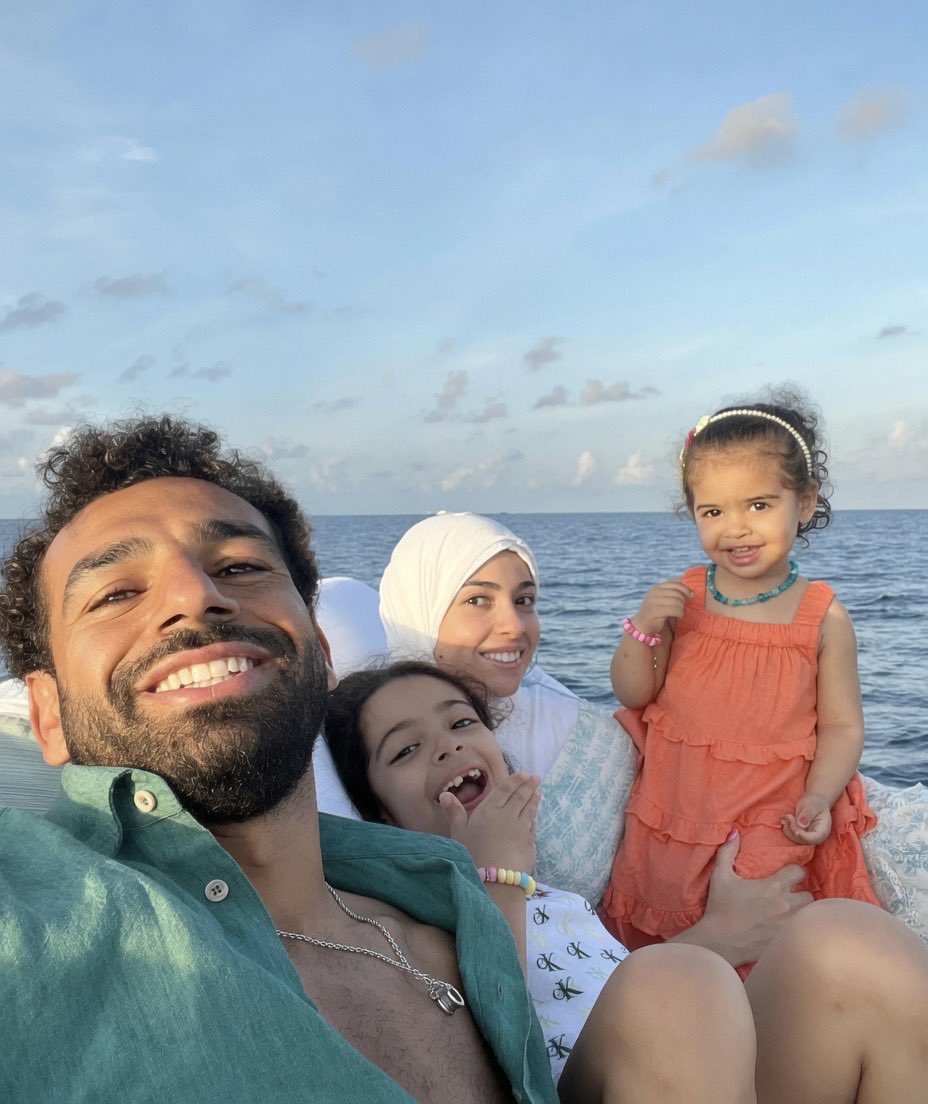 IamJoe_lOmiat's tweet photo. Mo Salah with his wife and daughters on vacation ❤️😘 https://t.co/ht40q8zDPZ