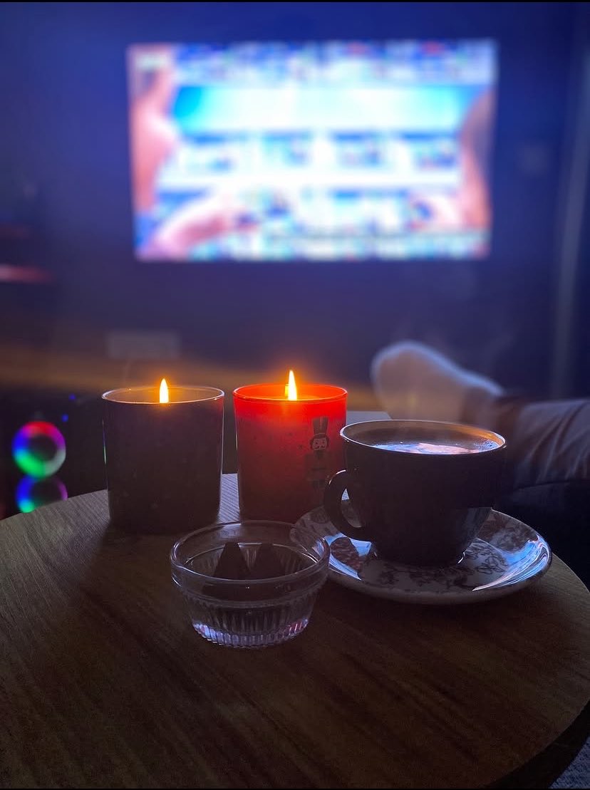 Ayglckn's tweet photo. Hayatı romantize etme şeklim 😀 https://t.co/yXdShncuqw