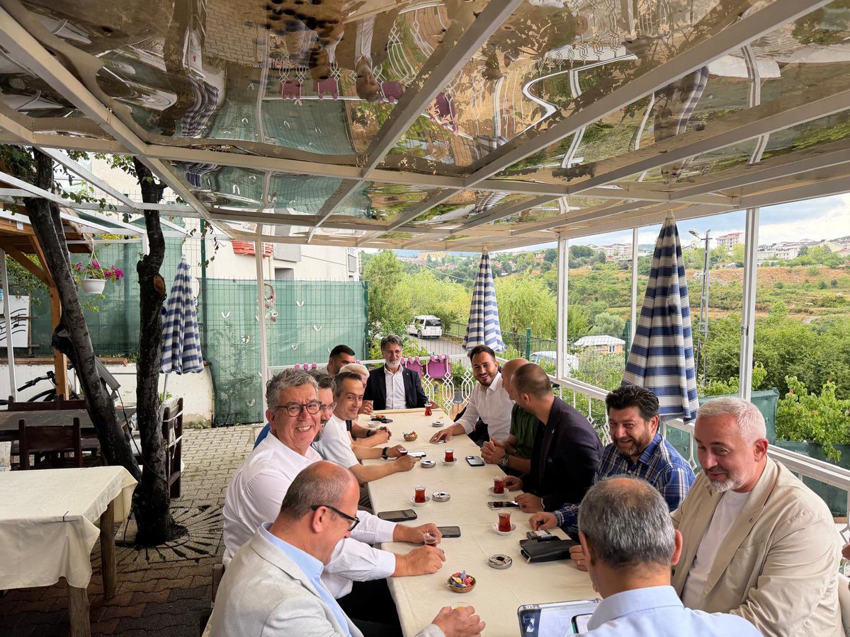 DevaSultanbeyli's tweet photo. Anadolu Yakası İlçe Başkanları Toplantısı, Çekmeköy İlçe Başkanlığımızın ev sahipliğinde gerçekleştirildi.
Toplantıya İlçe Başkanımız Sayın Selçuk Ballıkaya katılım sağladı. Nazik ev sahiplikleri için Çekmeköy İlçe Başkanımız Sayın Hasan Keleş’e, teşekkür ederiz. https://t.co/NLSeB9RCA0