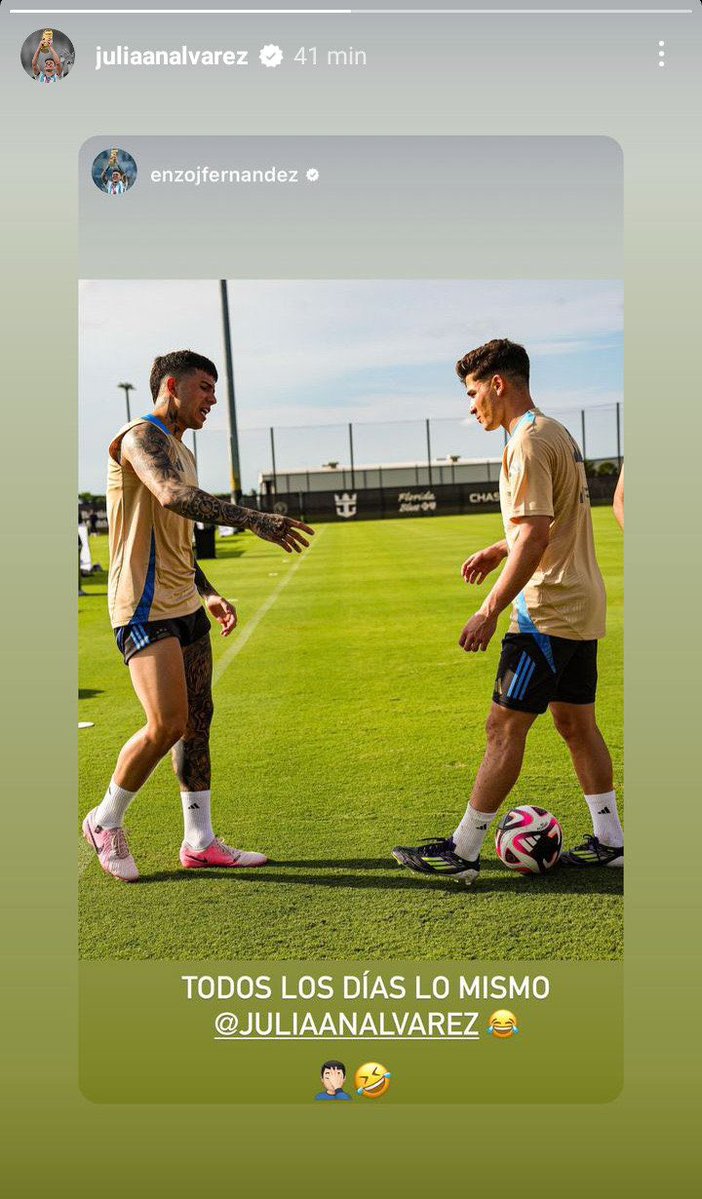 ejf249's tweet photo. ustedes no saben pero hubo una época en que enzo y julián se histeriqueaban en instagram como dos pibes de secundaria NOVIOS https://t.co/Yakzh85Oeq