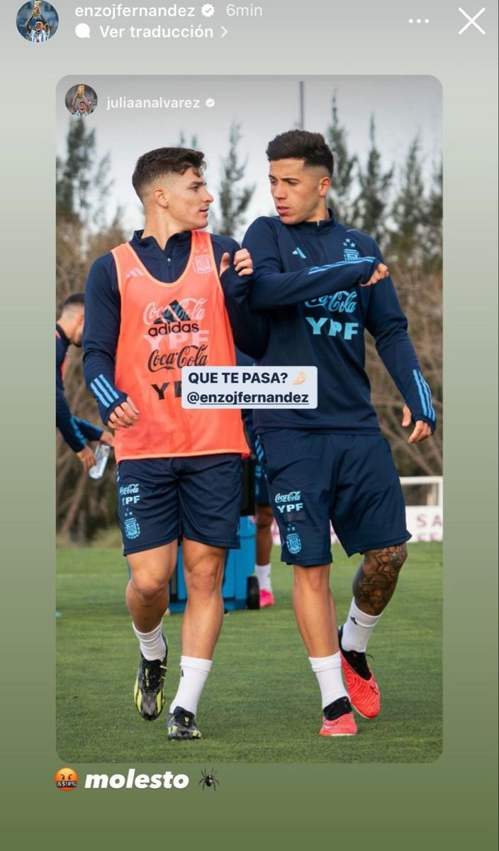 ejf249's tweet photo. ustedes no saben pero hubo una época en que enzo y julián se histeriqueaban en instagram como dos pibes de secundaria NOVIOS https://t.co/Yakzh85Oeq