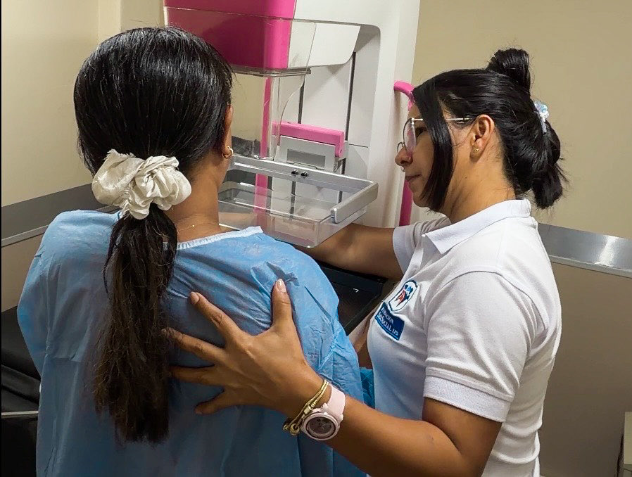 mutualser_'s tweet photo. 🚐🦷 La Jornada Nacional de Vacunación también acerca más servicios de salud a la comunidad.

En Ciénaga, Magdalena la Móvil Rosa y el equipo de salud oral brindan atención, orientación y acciones de promoción y prevención para cuidar el bienestar de las familias. 💚 https://t.co/nVXhKEajOp