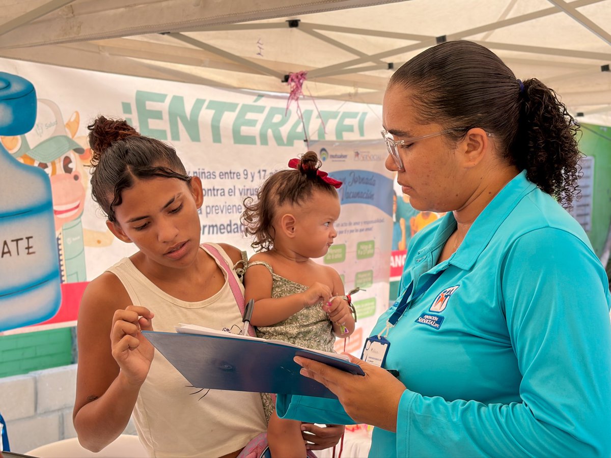 mutualser_'s tweet photo. 🚐🦷 La Jornada Nacional de Vacunación también acerca más servicios de salud a la comunidad.

En Ciénaga, Magdalena la Móvil Rosa y el equipo de salud oral brindan atención, orientación y acciones de promoción y prevención para cuidar el bienestar de las familias. 💚 https://t.co/nVXhKEajOp