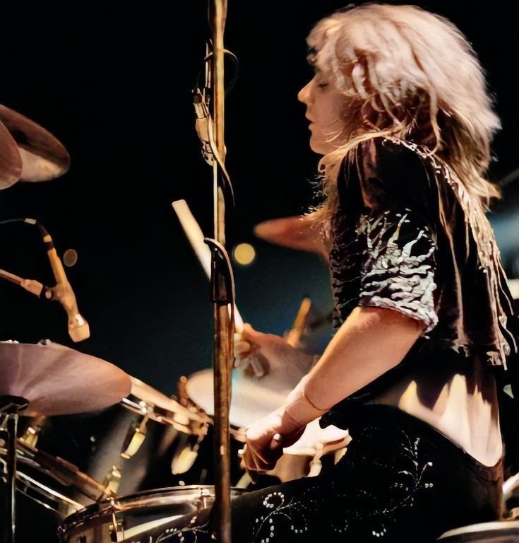 deffonotazombie's tweet photo. Happy 77th birthday to our talented drummer with the most beautiful baby blues, Roger Taylor! https://t.co/zVqvtqAo82