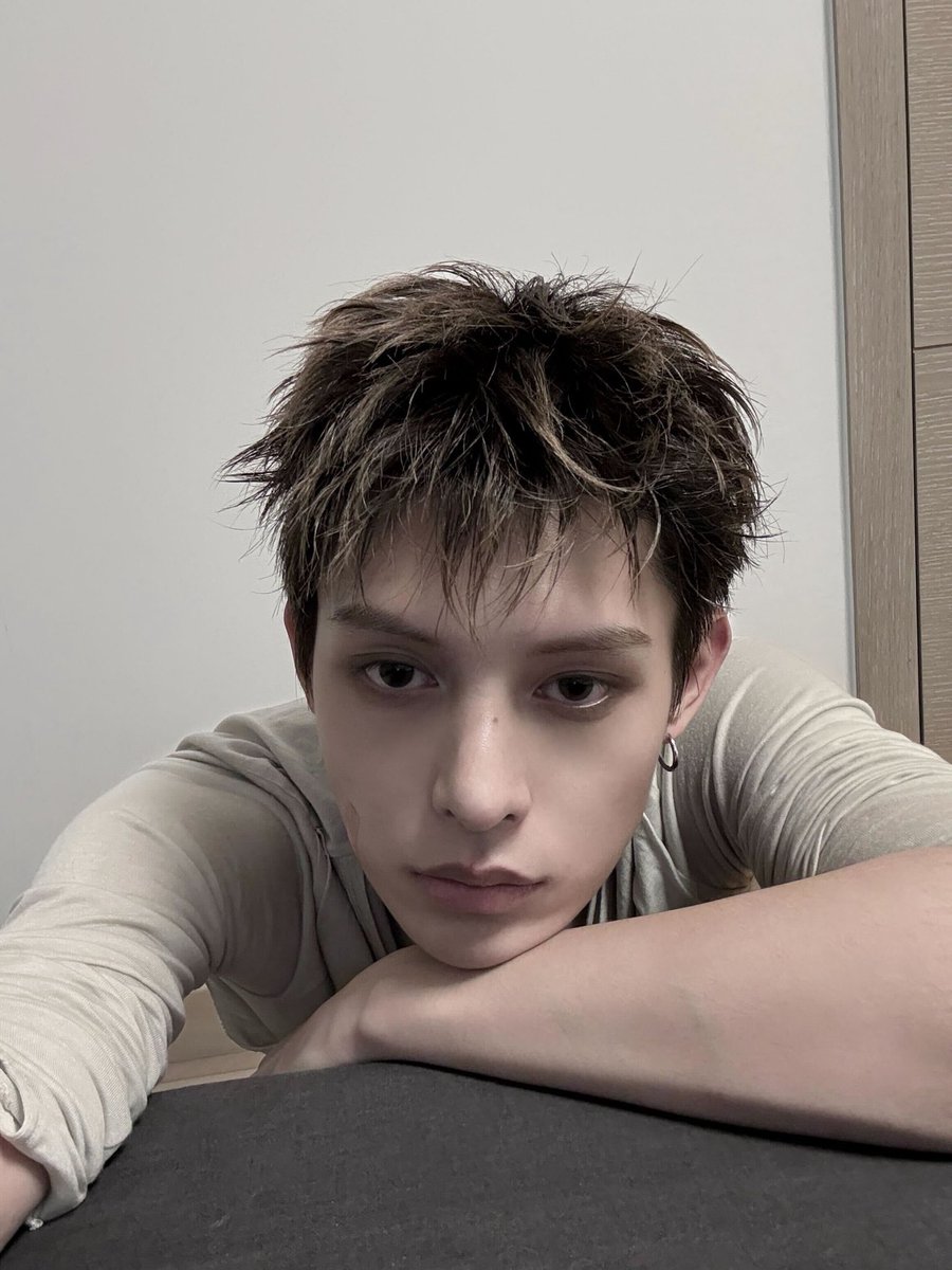 notjamesyufan's tweet photo. my top 3 james selca with this filter https://t.co/rAptLMm6Yi