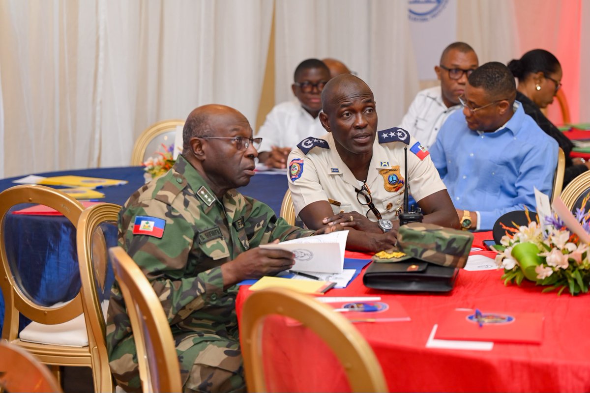BINUH_UN's tweet photo. Aujourd'hui, le Représentant Spécial du Secrétaire général des Nations unies en Haïti, @CGRuizMassieu, a assisté à la séance de travail sur le décret électoral, organisée par le Premier ministre, Alix Didier Fils-Aimé. https://t.co/DTfLv2cdaq