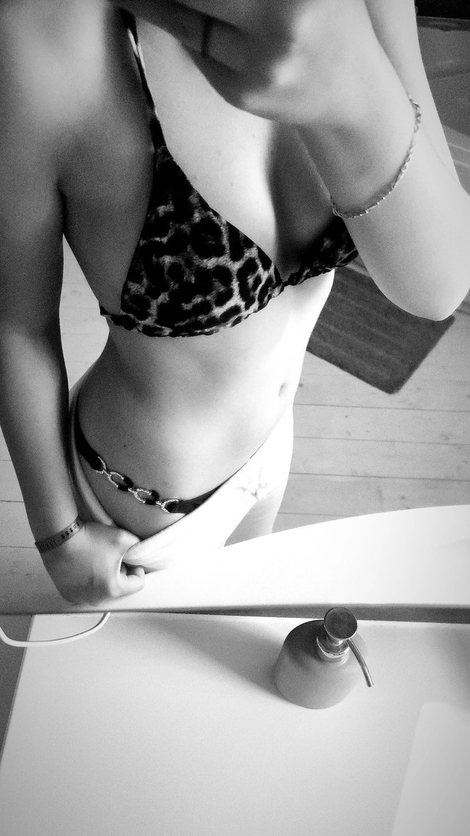 wittleageplayer's tweet photo. i need a pay pig dm me :p #egirl #nsfwtwt #spoilme #discord #horny #camgirl https://t.co/1sqaphr5u0