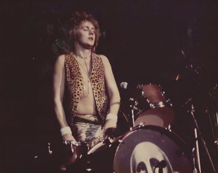 deffonotazombie's tweet photo. Happy 77th birthday to our talented drummer with the most beautiful baby blues, Roger Taylor! https://t.co/zVqvtqAo82