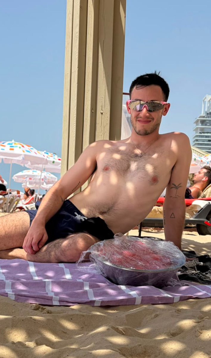 blakeflayton's tweet photo. Turning 26 is scary cuz that’s close to 30 but at least I can do it in Tel Aviv https://t.co/CIX4RwbBoy