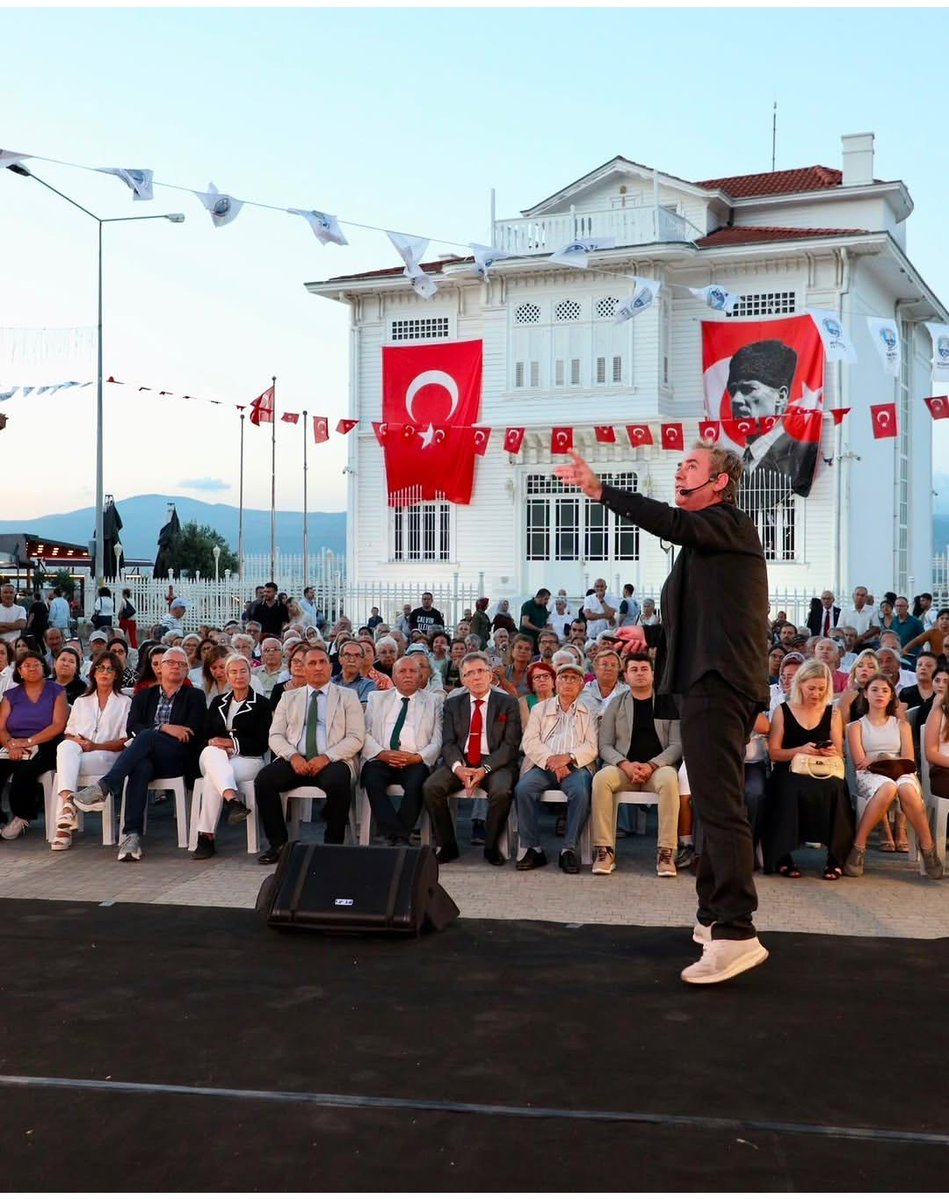 SMEYDAN's tweet photo. Miting gibi Lozan söyleşisi oldu!

Lozan Barış Antlaşması'nın 103.yil dönümünde "Lozan: Onurlu Barış" söyleşilerim kapsamında Mudanya'da Lozan'ı anlattım. Ardından LOZAN: Onurlu Barış adlı kitabımı imzaladım.

Mudanya ADD'ye ve Mudanya Belediyesine teşekkür ediyorum. https://t.co/9GX8hkhcqU