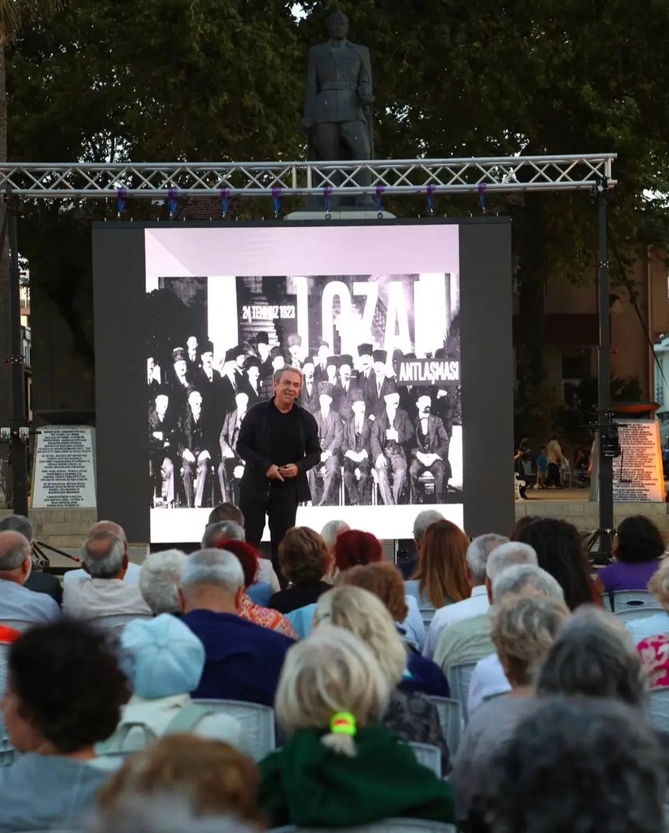 SMEYDAN's tweet photo. Miting gibi Lozan söyleşisi oldu!

Lozan Barış Antlaşması'nın 103.yil dönümünde "Lozan: Onurlu Barış" söyleşilerim kapsamında Mudanya'da Lozan'ı anlattım. Ardından LOZAN: Onurlu Barış adlı kitabımı imzaladım.

Mudanya ADD'ye ve Mudanya Belediyesine teşekkür ediyorum. https://t.co/9GX8hkhcqU