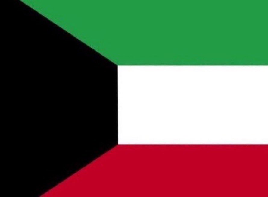tmrrah9's tweet photo. اول رد كويتي حازم على الإدعاءات الباطلة …

سمو الشيخة الزين الصباح سفيرة دولة الكويت في امريكا تبعث برسالة رسمية إلى صحيفة “وول ستريت جورنال” لتصحيح ادعاءات باطلة بشأن دولة الكويت

بعثت سعادة سفيرة دولة الكويت لدى الولايات المتحدة الأمريكية، الشيخة الزين الصباح، رسالة رسمية إلى هيئة تحرير الصحيفة ردًا على التقرير المنشور بتاريخ 24 يوليو 2026، بقلم الصحفيين

الصحفي  Summer Said 
الصحفي Shelby Holliday

تحت عنوان: “Bahrain, Kuwait Warplanes Struck Iran in Rare Gulf Retaliation”، 

والذي تضمن ادعاءات باطلة جملةً وتفصيلاً بشأن مشاركة دولة الكويت في عمليات عسكرية ضد إيران

وأكدت سموها بصفتها سفيرة دولة الكويت لدى الولايات المتحدة الأمريكية، أن ما ورد في التقرير لا يمت إلى الحقيقة بصلة، وأن الادعاءات الواردة فيه باطلة جملةً وتفصيلاً، مشددةً على أن *دولة الكويت لم تشارك في أي عمليات عسكرية ضد الجمهورية الإسلامية الإيرانية*، كما لم تسمح باستخدام أراضيها أو مجالها الجوي أو مياهها الإقليمية لشن أي عمليات هجومية ضد أي دولة مجاورة.

وجددت سعادتها التأكيد على أن موقف دولة الكويت كان ولا يزال ثابتًا وواضحًا وعلنياً طوال الأزمة الإقليمية الراهنة، ويرتكز على مبادئ راسخة تتمثل في احترام القانون الدولي، وصون سيادة الدول، وتعزيز علاقات حسن الجوار، وتسوية النزاعات بالوسائل السلمية من خلال الحوار والدبلوماسية.

وأوضحت سعادتها أن دولة الكويت، بحكم موقعها في منطقة تحملت على مدى عقود التكاليف الإنسانية والاقتصادية الباهظة للنزاعات، تؤمن بأن الأمن الإقليمي لا يتحقق عبر التصعيد، وإنما من خلال خفض التوتر، وضبط النفس، والانخراط في حوار دبلوماسي جاد ومستدام، وهي المبادئ التي ما زالت تشكل الأساس الذي تستند إليه السياسة الخارجية لدولة الكويت.

كما دعت سعادتها الصحيف إلى تصحيح ما ورد في التقرير بما يعكس حقيقة موقف دولة الكويت وسياساتها، مؤكدةً أن الدقة في نقل الوقائع، لا سيما في ظل التوترات الإقليمية، ليست مجرد مسؤولية صحفية، بل تمثل ضرورة للحفاظ على الاستقرار الإقليمي، ولضمان عدم تضليل الرأي العام بشأن القضايا المتعلقة بالسلم والأمن الدوليين.