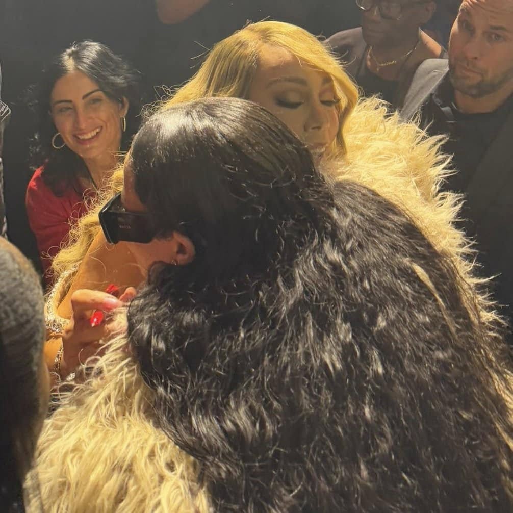 fentyicon's tweet photo. @nifesimi_gemini I love that they continue to show each other affection and respect. Riri x Mimi🤍 https://t.co/RldJMJ46kB