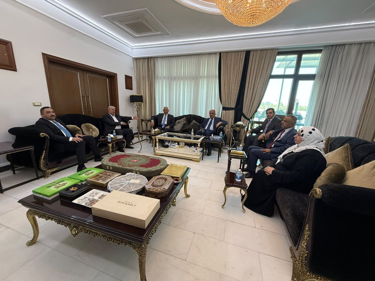hassanthabiit's tweet photo. عقد تحالف الحسم الوطني برئاسة الشيخ ثابت العباسي اجتماعاً في بغداد لمناقشة آخر المستجدات السياسية، أعقبه لقاء مع رئيس تيار الحكمة الوطني السيد عمار الحكيم، جرى خلاله التأكيد على توحيد الجهود الوطنية وتعزيز التنسيق بين القوى السياسية بما يخدم استقرار العراق ومسيرة التنمية. https://t.co/rbih1zZNML