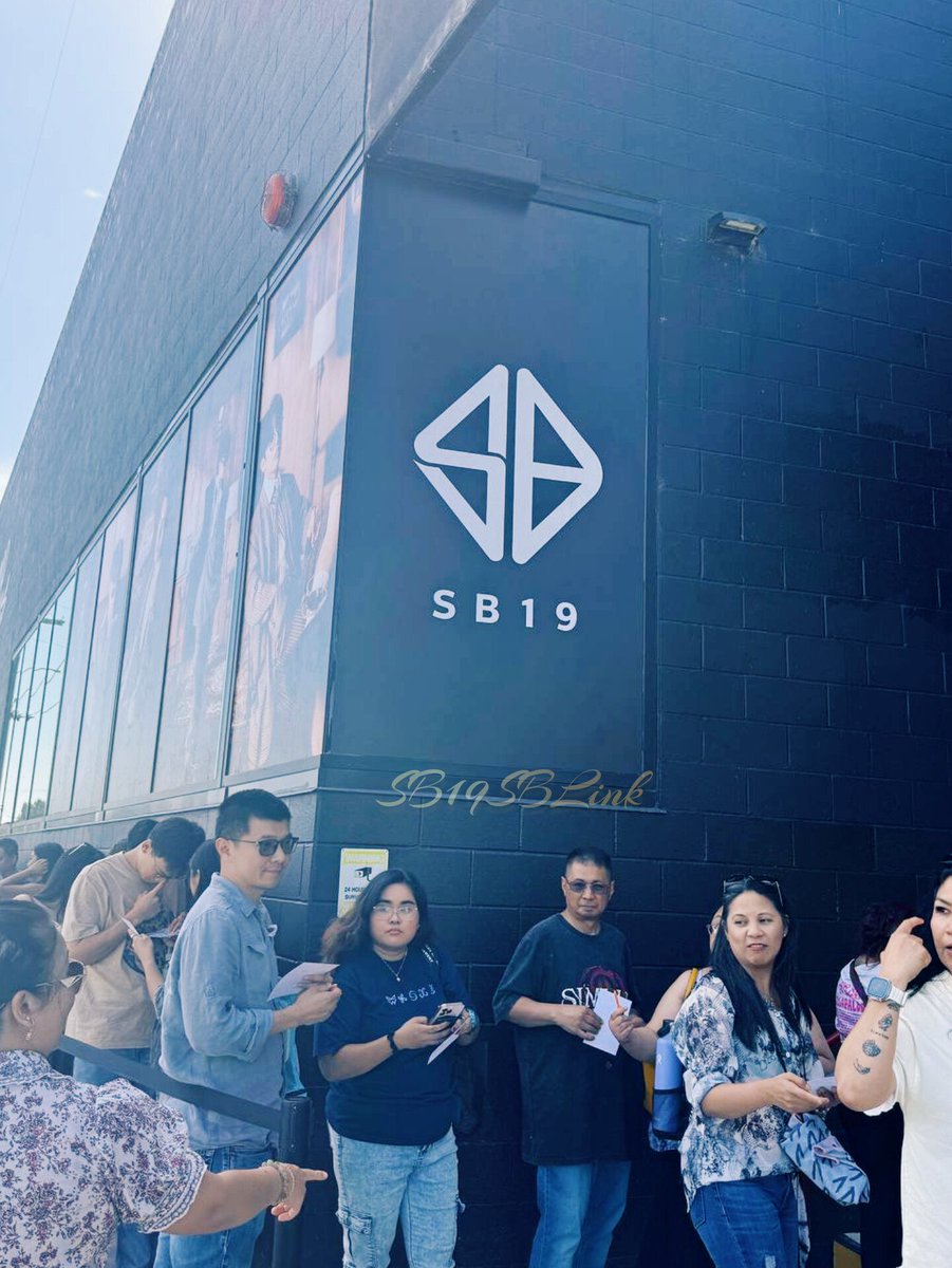 SB19SBLink's tweet photo. Long lines here. Attendees are allowed entry by tens. Early comers are so lucky, perks on perks. Deets in a while. 

D-5 SB19 LOLLAPALOOZA STAGE
@SB19Official #SB19
#SB19at100Thieves
#SB19PopUpStoreAt100Thieves https://t.co/GZ3V47uvbP