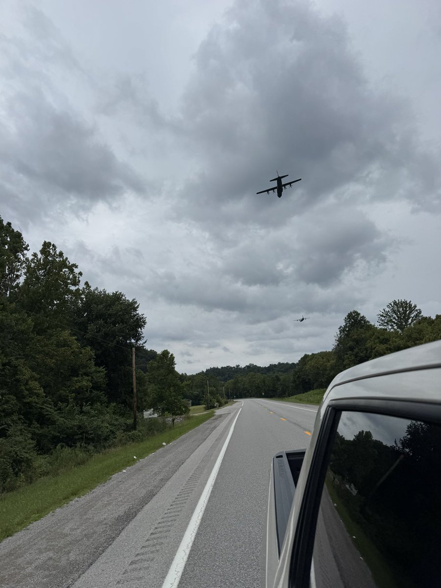 Oh_Susie_Que's tweet photo. These planes just flew over the mountains of KY so low that I thought they were going to crash! https://t.co/VOvrFObYTF