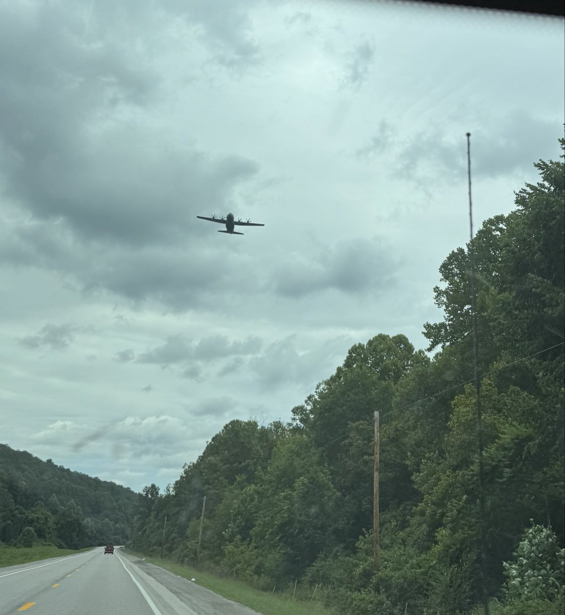Oh_Susie_Que's tweet photo. These planes just flew over the mountains of KY so low that I thought they were going to crash! https://t.co/VOvrFObYTF