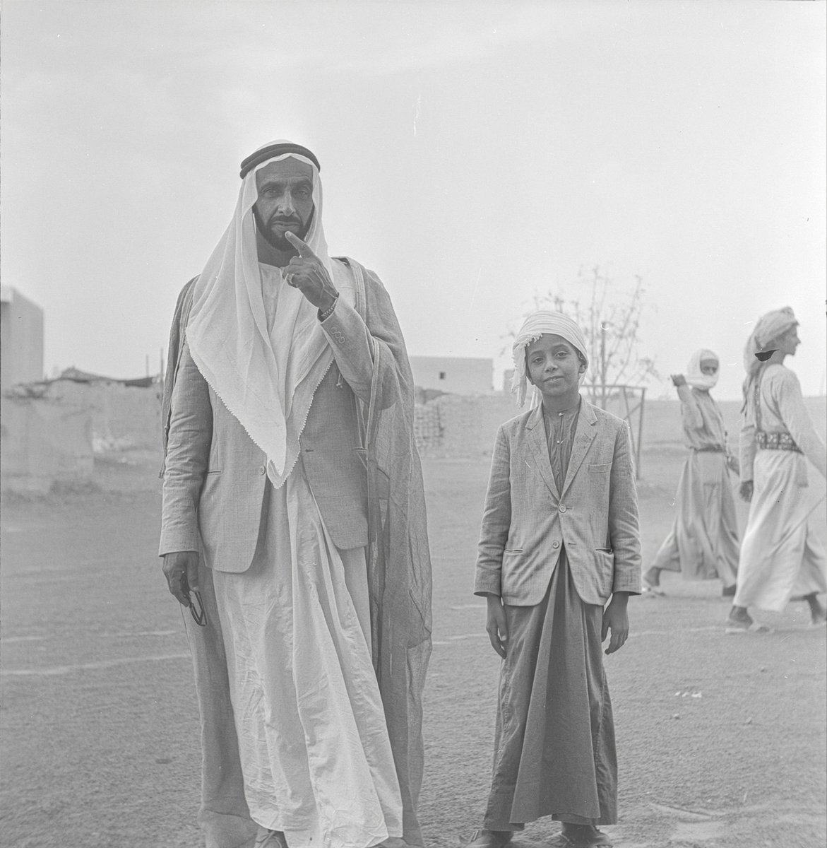 buhessa67's tweet photo. الشيخ زايد بن سلطان ال نهيان 
الشيخ سلطان بن زايد ال نهيان

1 يوليو 1965م https://t.co/h4NABBDqhn