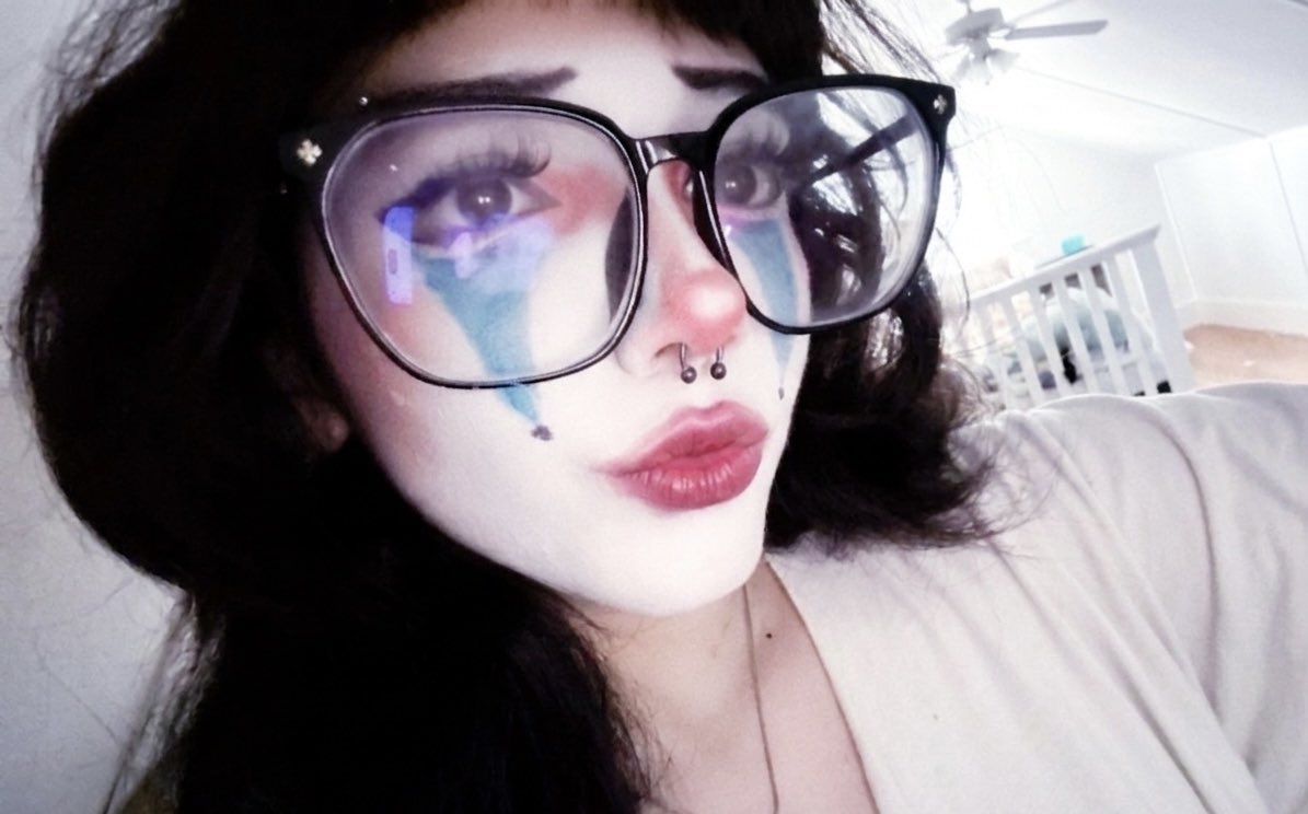 vvkamii1's tweet photo. tried clown makeup

 #egirl https://t.co/WUjLEqey0l